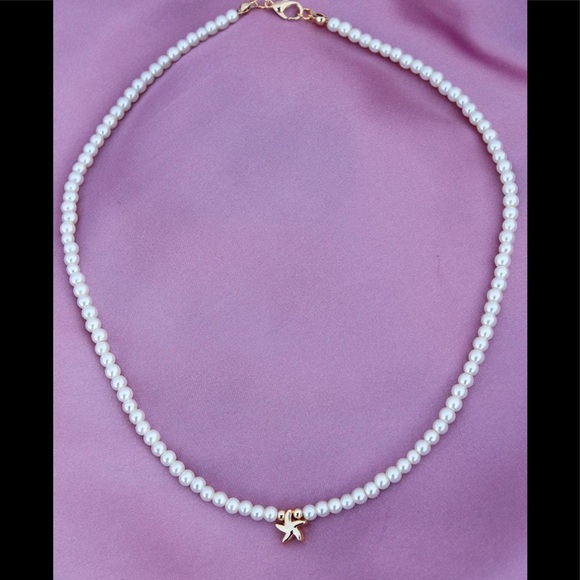 Figured Pearl Necklace - Picture 3 of 5